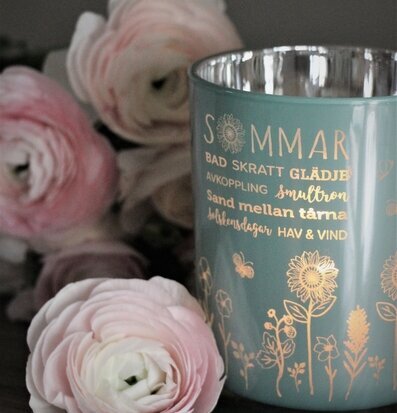 Ljuslykta - Sommar Aqua från Majas Cottage med blommor