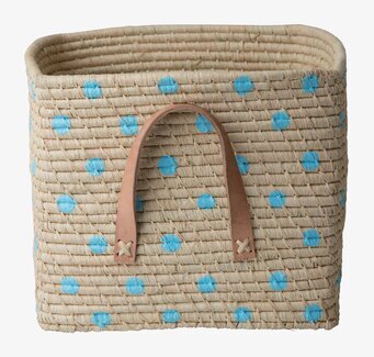 Raffiakorg Blue Dots från Rice med handmålade blå prickar