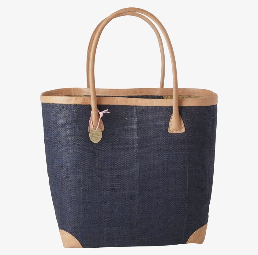 Raffiaväska Large Mörkblå från Rice med läderdetaljer