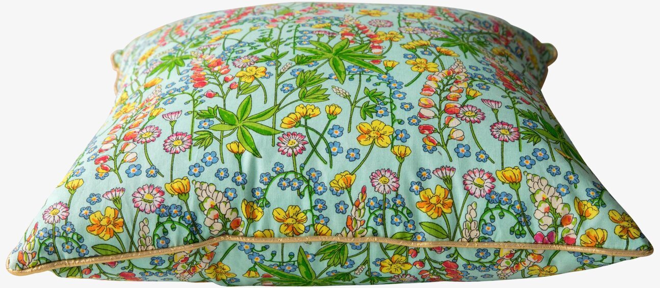 Kudde Lupin Print från Rice med färgglatt blommönster