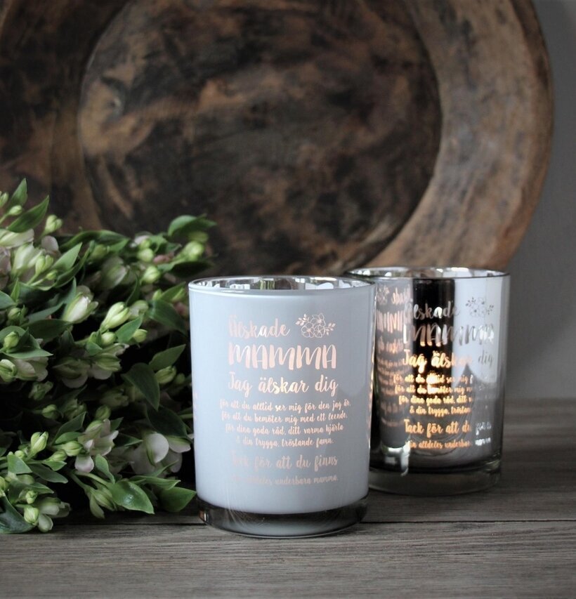 Ljuslykta - Mamma Silver från Majas Cottage med gyllene text