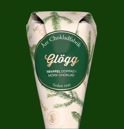 Glöggtryffel - Chokladstrut från Åre Chokladfabrik mot grön bakgrund