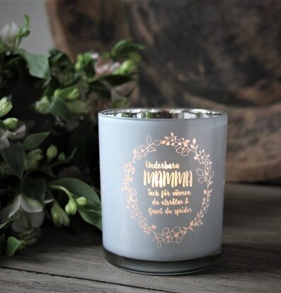 Foto av ljuslykta med varm och inbjudande atmosfär