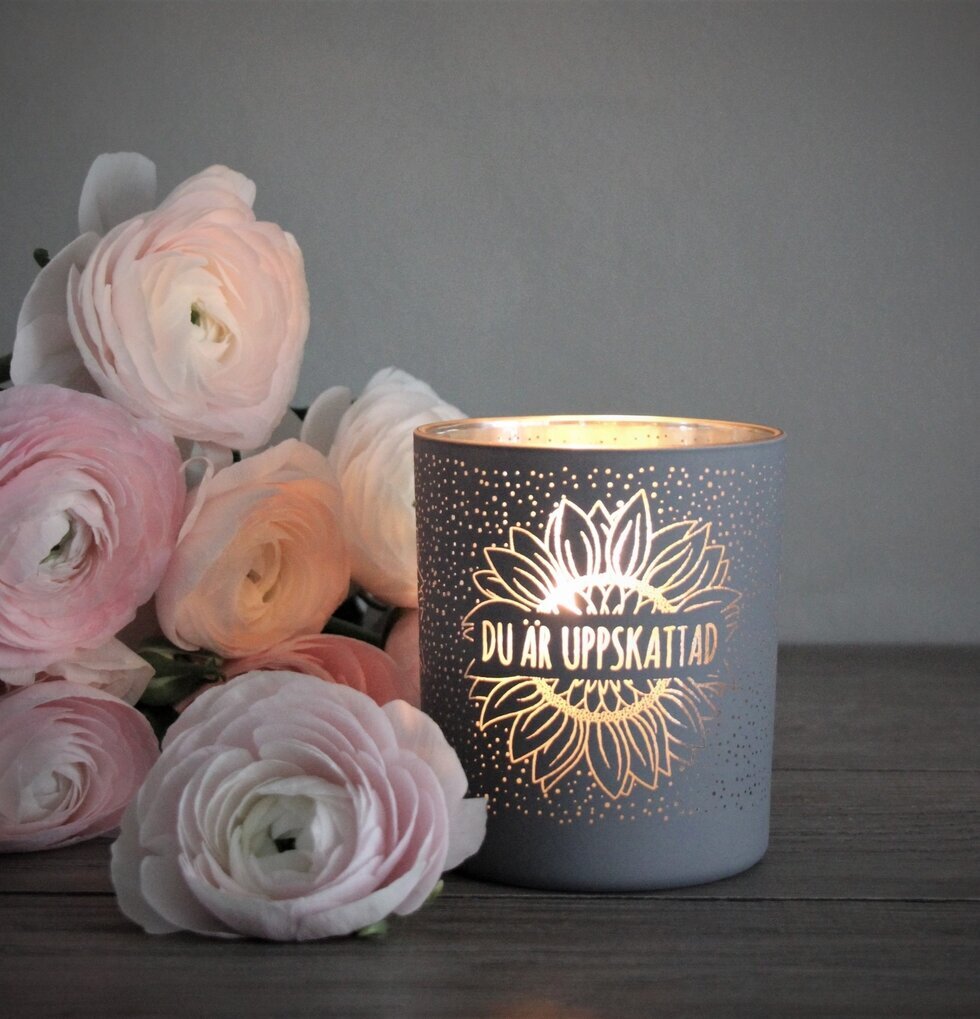 Ljuslykta - Uppskattad Grå från Majas Cottage på träbord