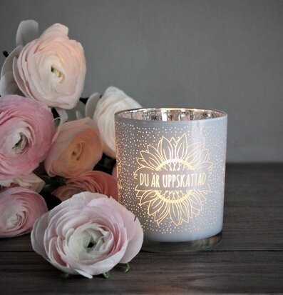 Ljuslykta - Uppskattad Vit från Majas Cottage med blommor