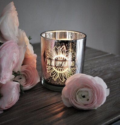 Ljuslykta - Uppskattad Silver från Majas Cottage på träbord