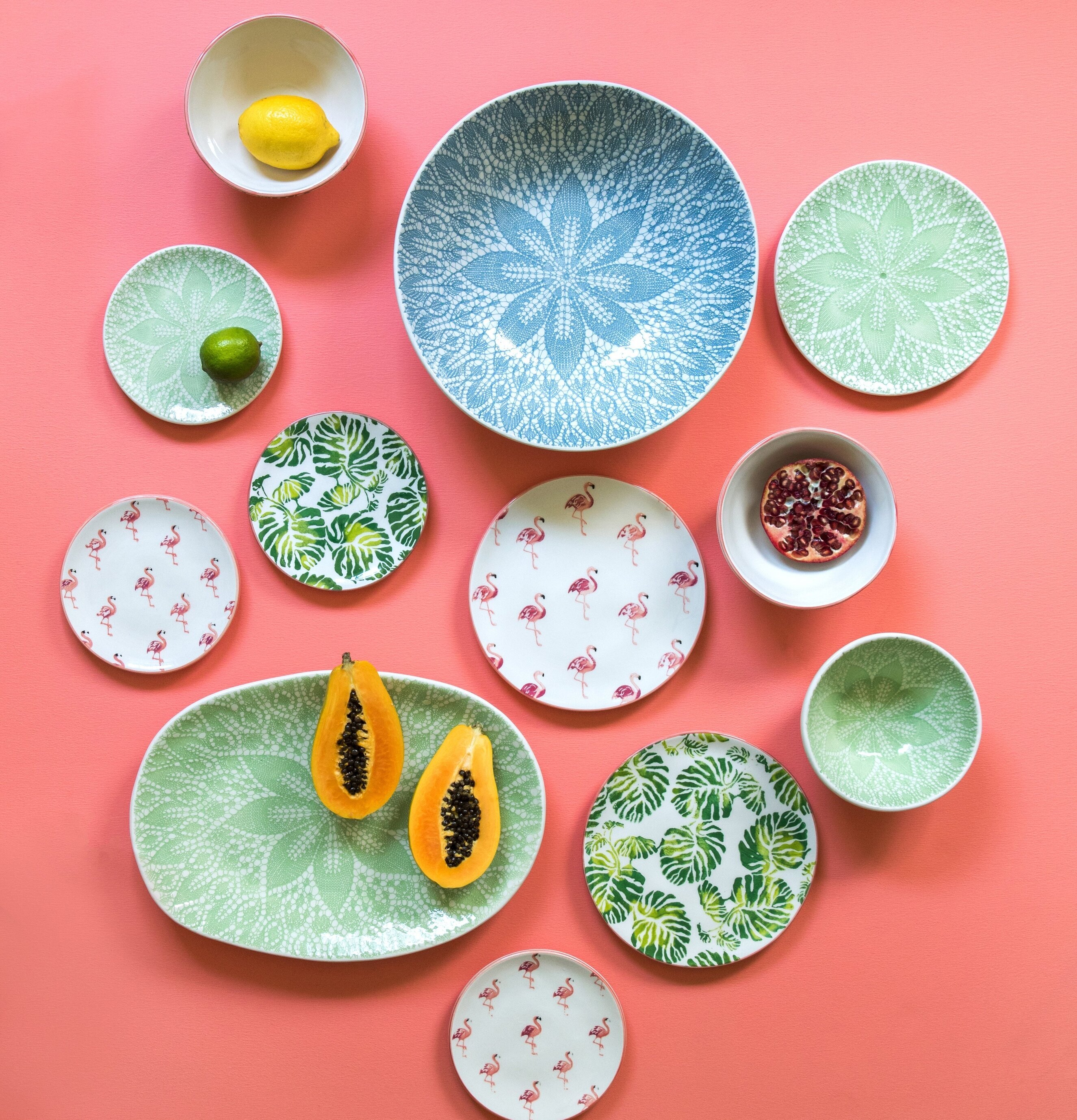 Salladsskål Blue/Grey Lace från Rice med färgglada skålar