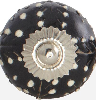 Knopp Svart med prickar från House Doctor på vit bakgrund