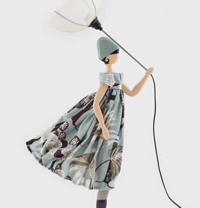 Bordslampa Verenique från Skitso med stiliserad kvinnogestalt