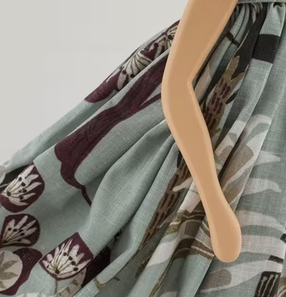 Bordslampa Verenique från Skitso med grön mönstrad skärm