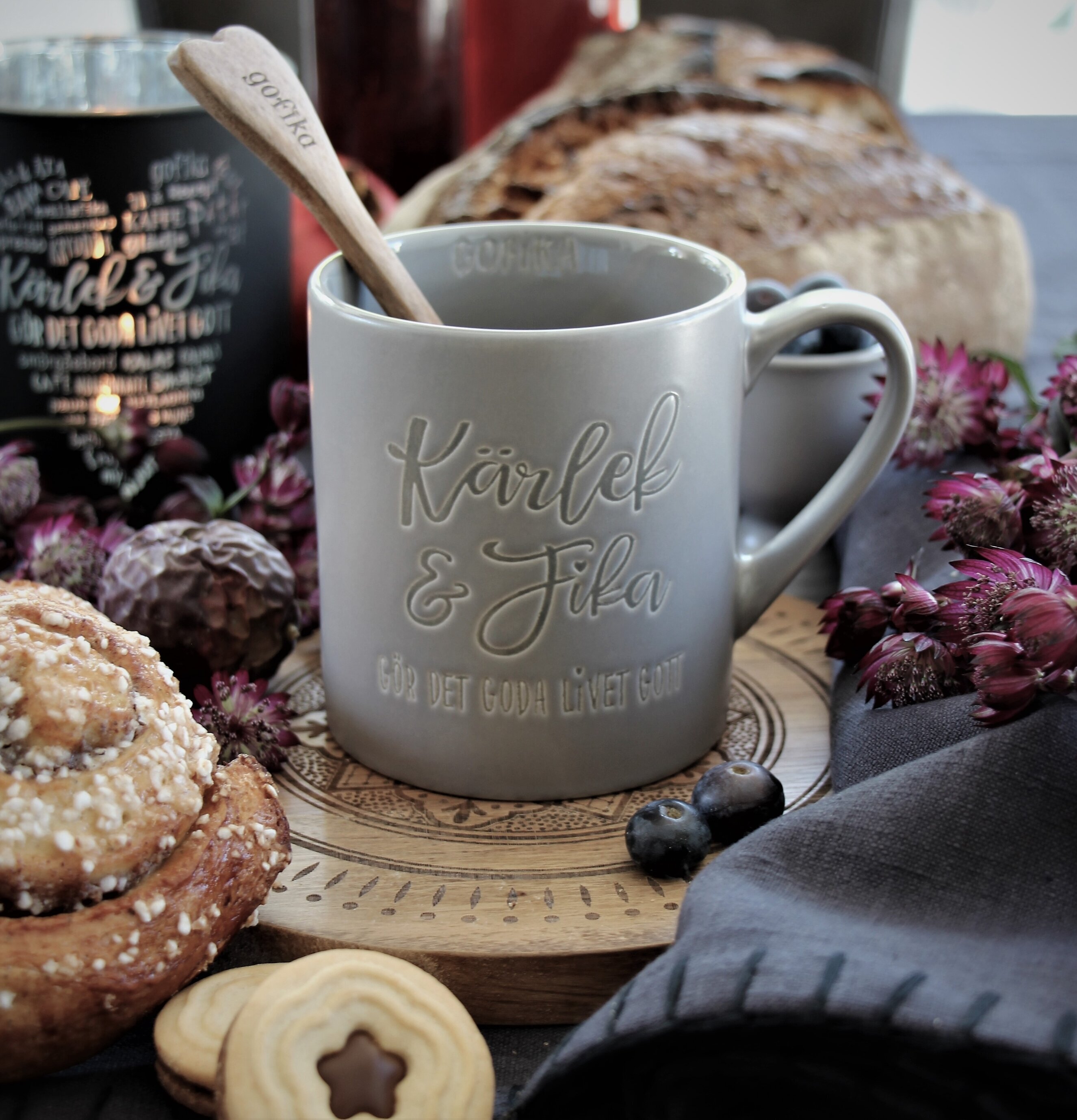 Rak Mugg Kärlek & Fika Grå från Majas Cottage med fika