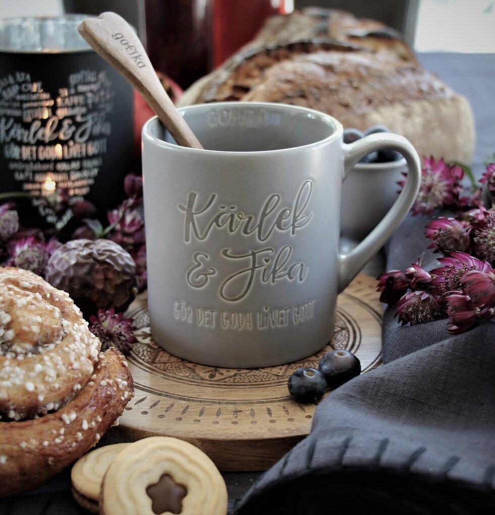 Rak Mugg Kärlek & Fika Grå från Majas Cottage med fika