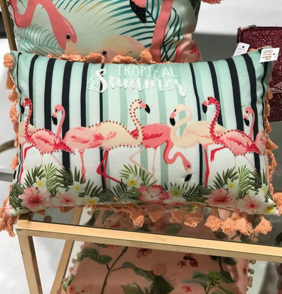 Flamingo Tropical Summer kudde från By Mrs P med flamingos