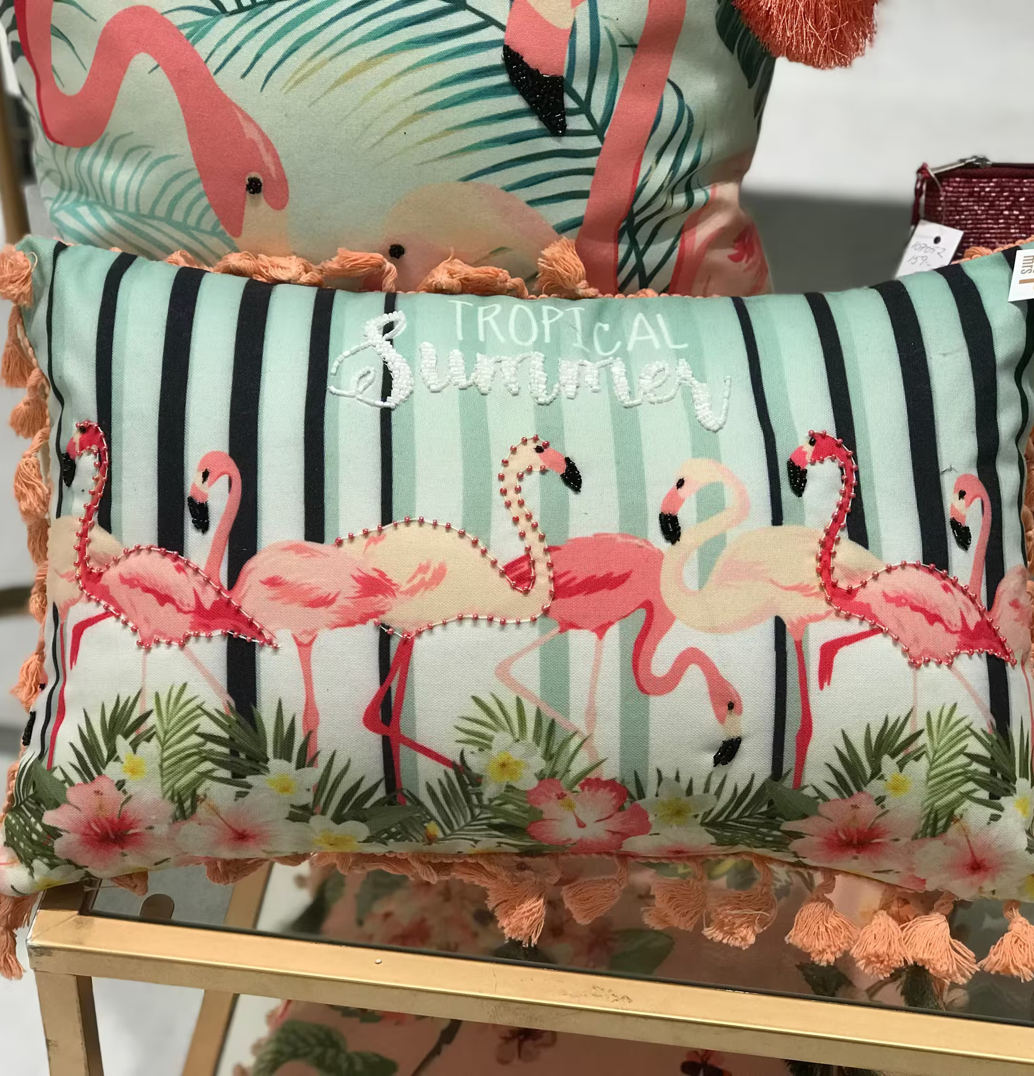 Kudden Flamingo Tropical Summer från By Mrs P i tropisk design
