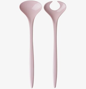 Salladsbestick från Rice i mjuk rosa plast på vit bakgrund