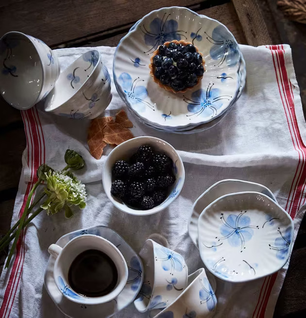 Kopp Med Fat Lunden Vit/Blå från Strömshaga på linneduk