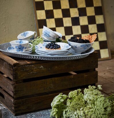 Kopp Med Fat Lunden Vit/Blå från Strömshaga på träback