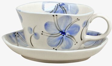 Kopp Med Fat Lunden Vit/Blå från Strömshaga med blå blommor