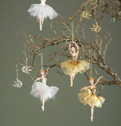 Ballerina Häng Guld från A Lot Decoration i naturmiljö