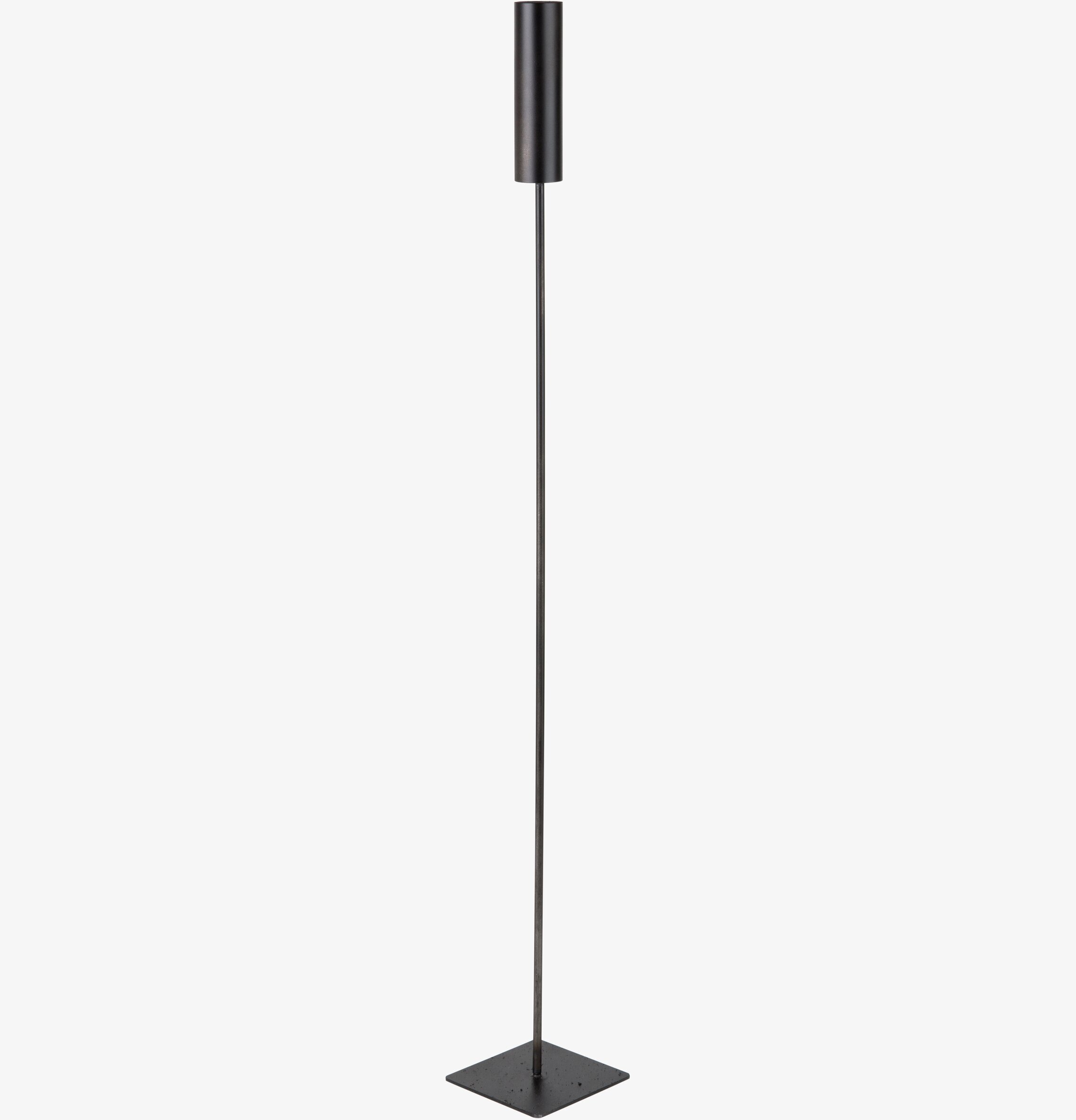 Ljusstake Metall 50 cm från Ernst i studio med vit bakgrund