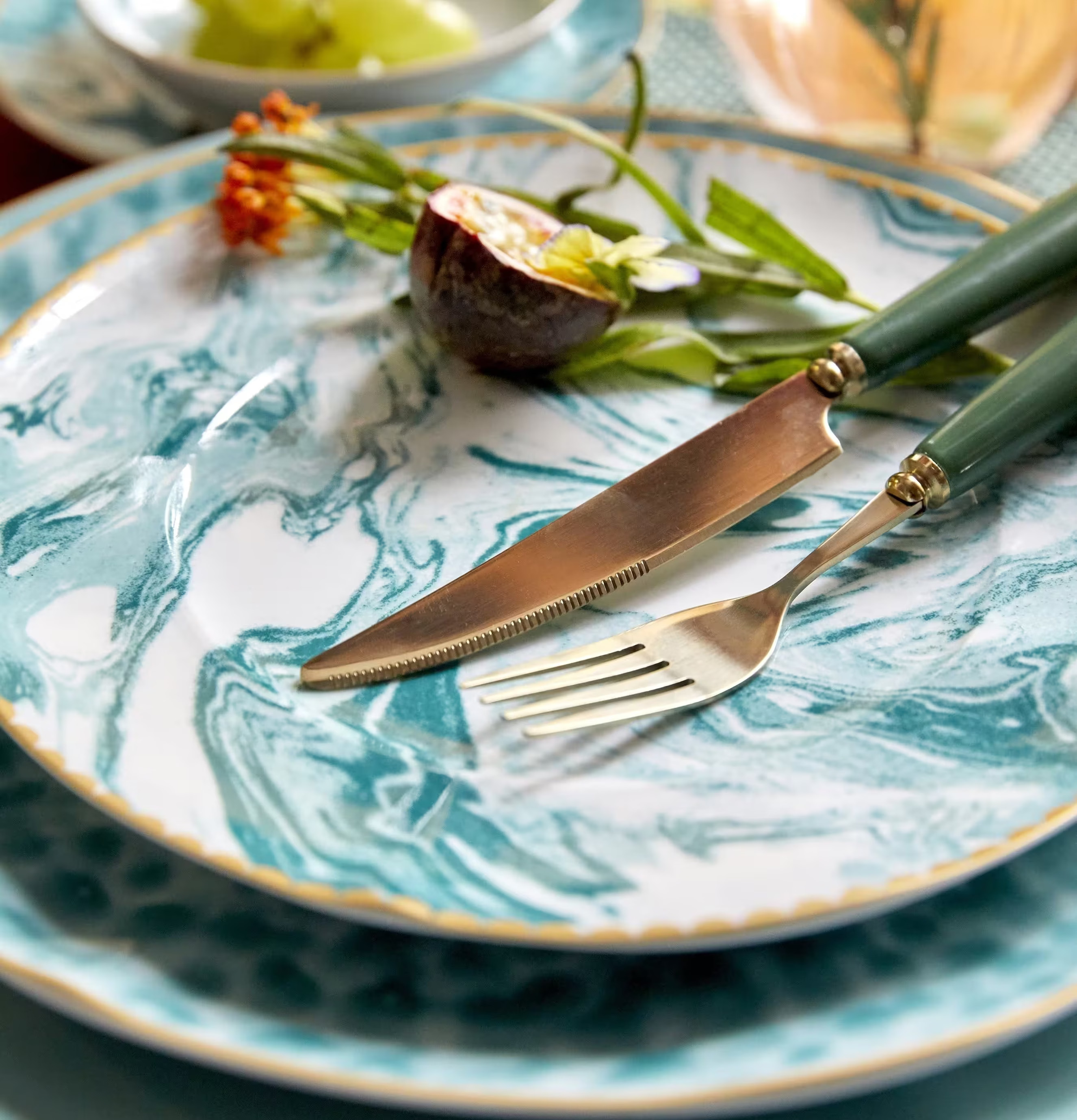 Tallrik Jade Glaze Print från Rice med marmorerat mönster