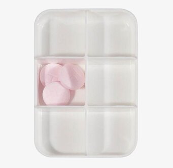 Pillerask Röd från Worldwide co med sex fack och vita lock