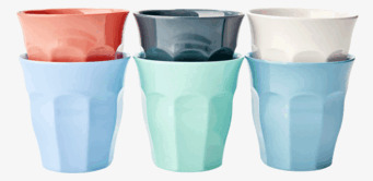 Bild på färgglada och stilfulla medelstora muggar