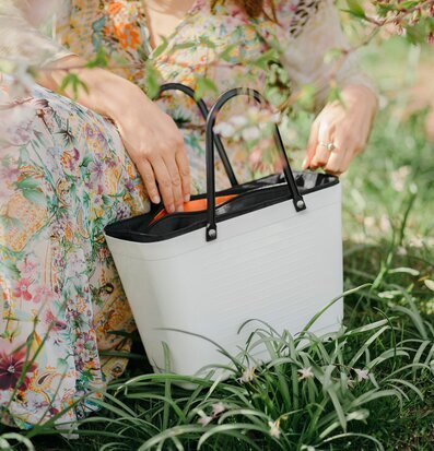 Hinza Innerväska Liten Svart från Hinza i naturlig miljö