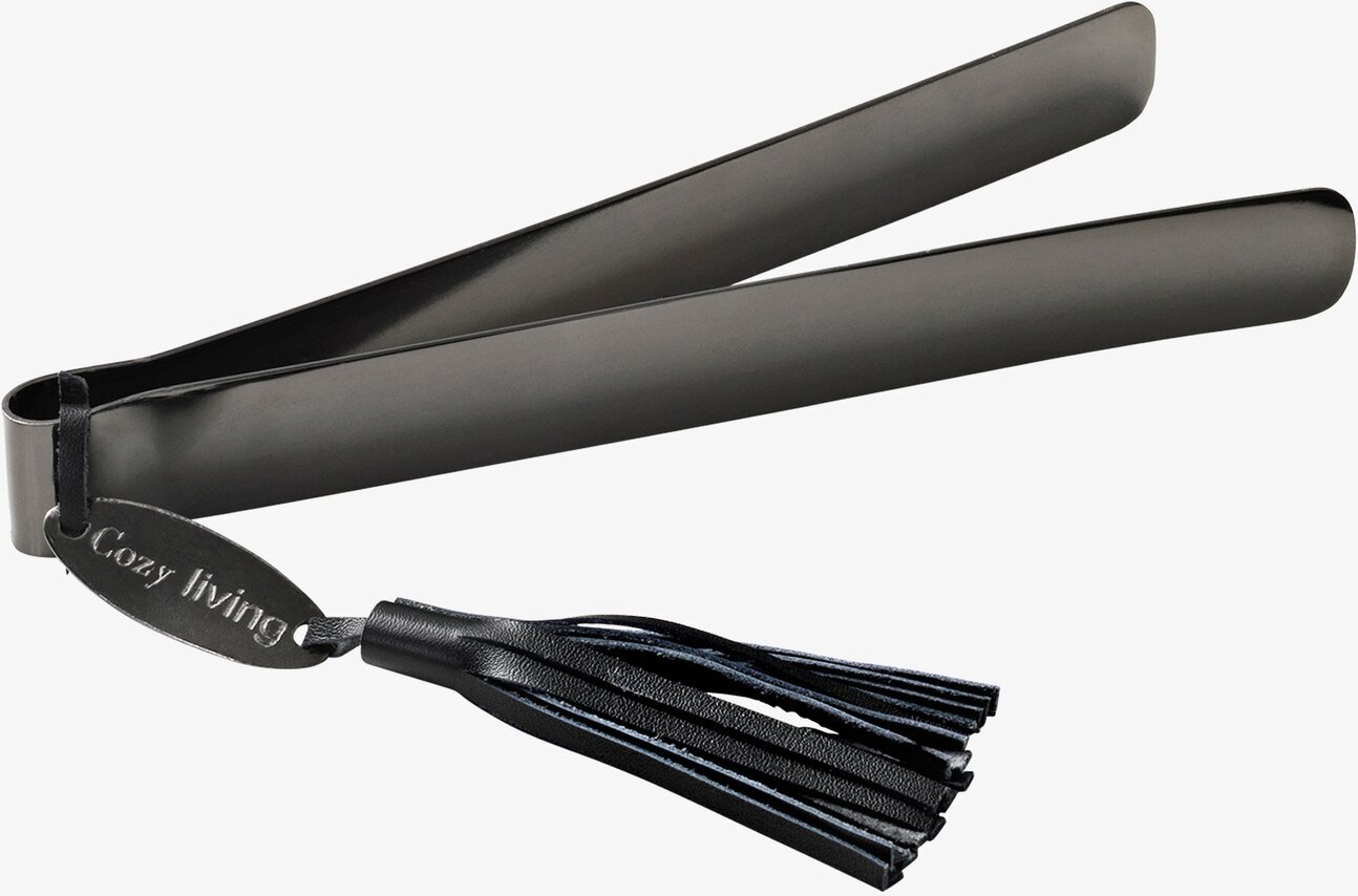 Candle Tweezer Black från Cozy Living på vit bakgrund