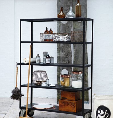 House Doctor Handtvål Rose på hylla med industriell stil