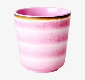 Foto av stilren mugg med rosa böljande mönster