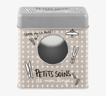 Bild av rustik plåtburk för klädnypor i hemmet