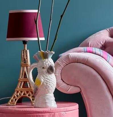 Kanna Kakadua från Rice i en färgstark och eklektisk miljö