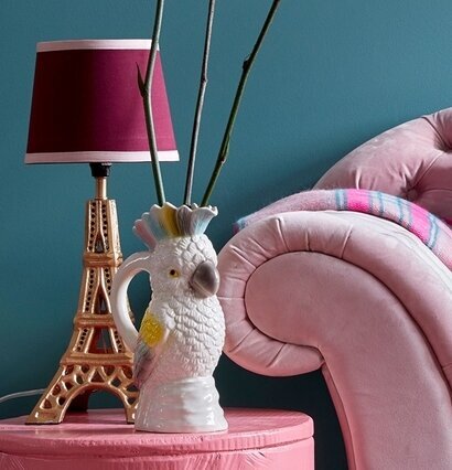 Kanna Kakadua från Rice i en färgstark och eklektisk miljö