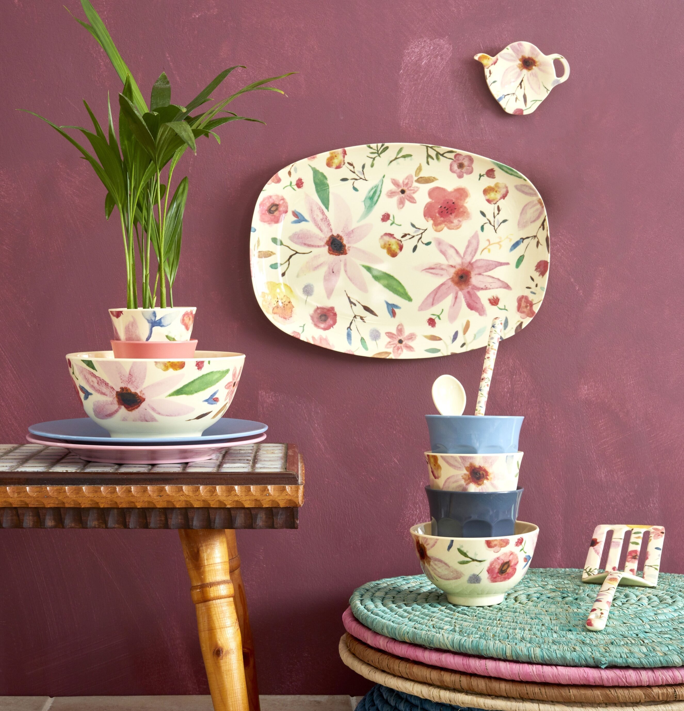 Rice Tallrik Selmas Flower Print med färgglada blommönster