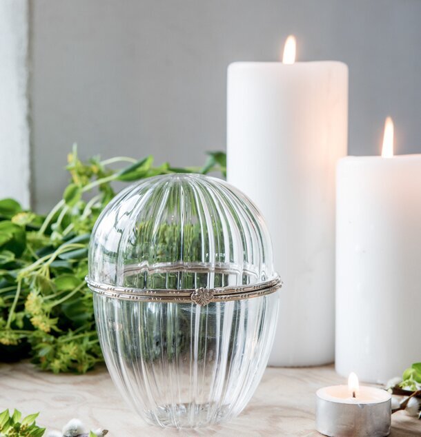 Glasägg Stort Majas Cottage från Majas Cottage på träbord