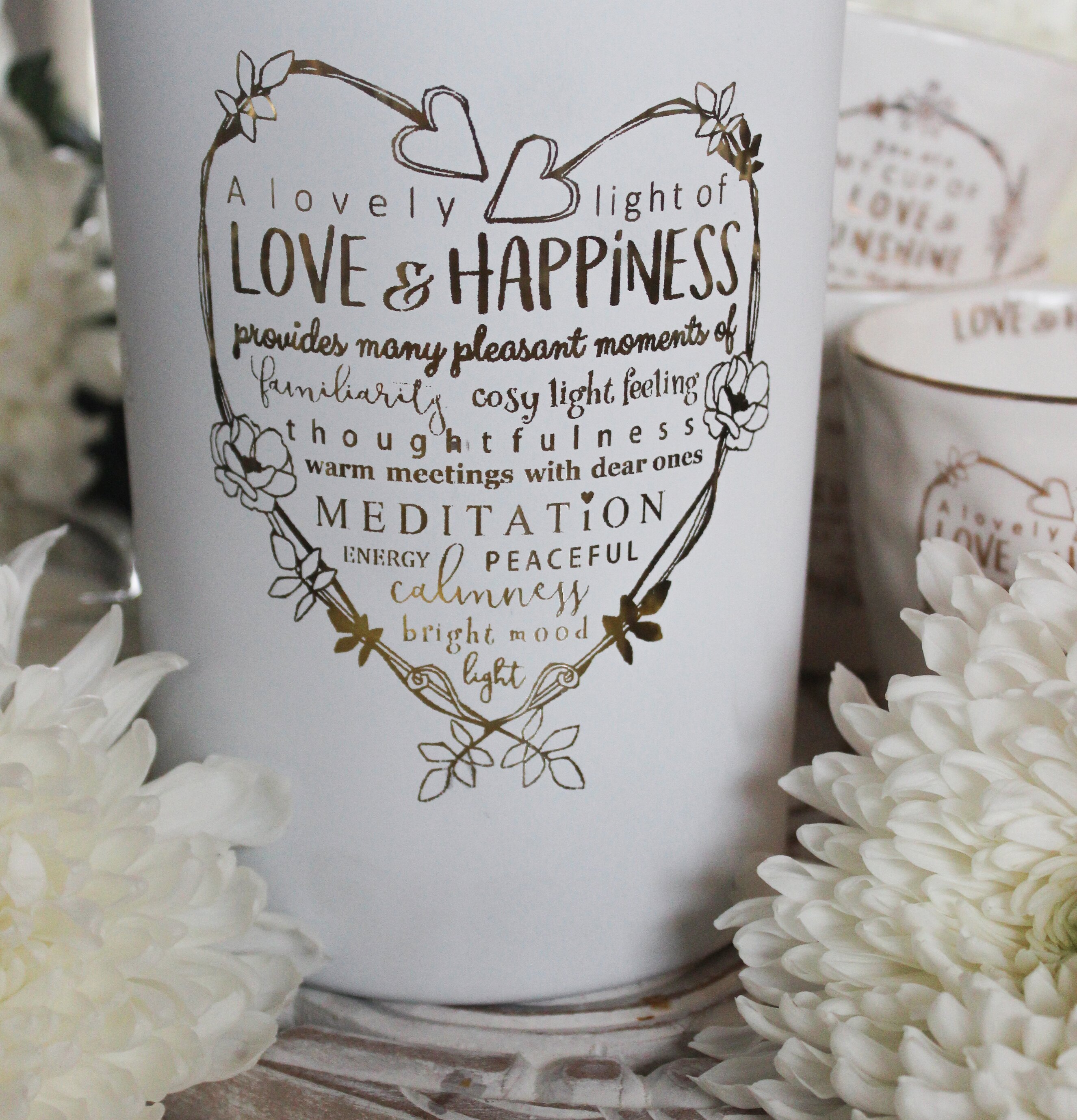 Ljuslykta Love & Happiness från Majas Cottage med guldtext