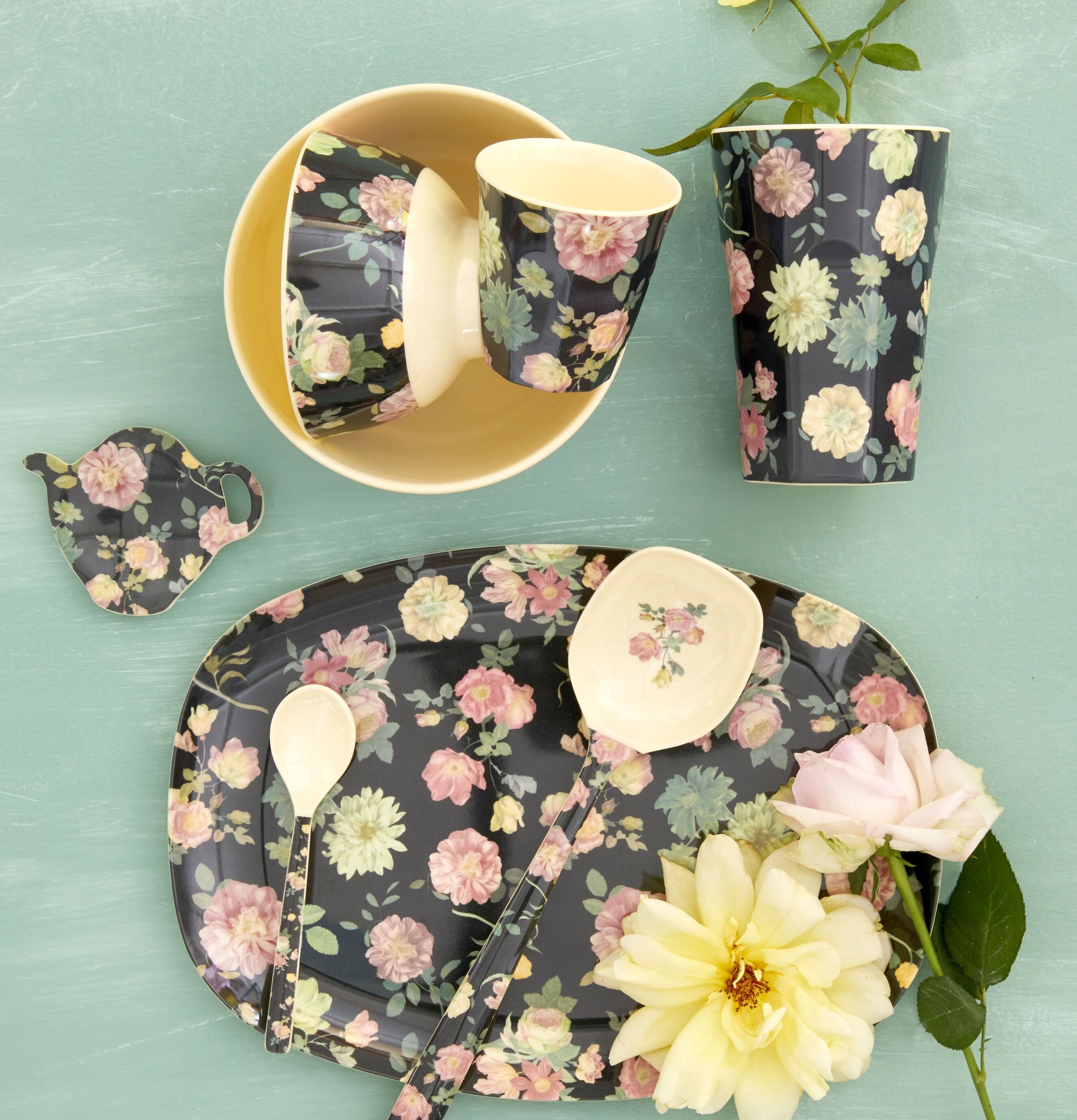 Skål Dark Rose Print från Rice med matchande produkter