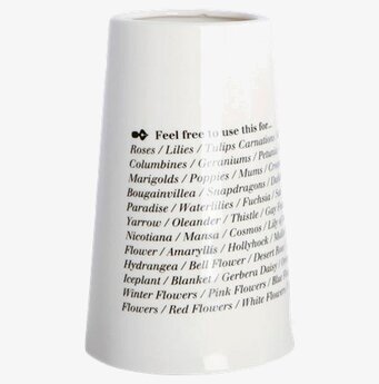 Vas Feel Free från House Doctor med vit glansig yta