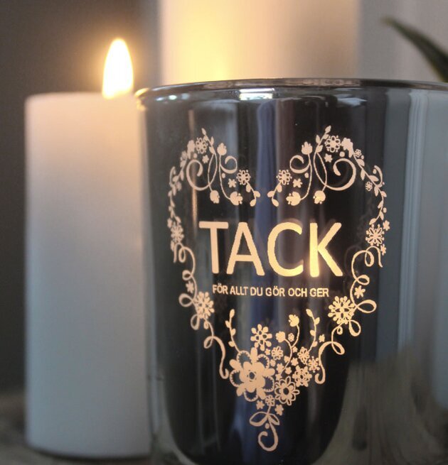 Ljuslykta Tack från Majas Cottage på rustikt träbord