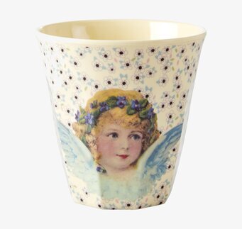 Bild av färgglad mugg med änglamotiv och blommor