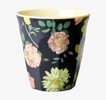 Bild av mugg med blommönster och glaserad finish