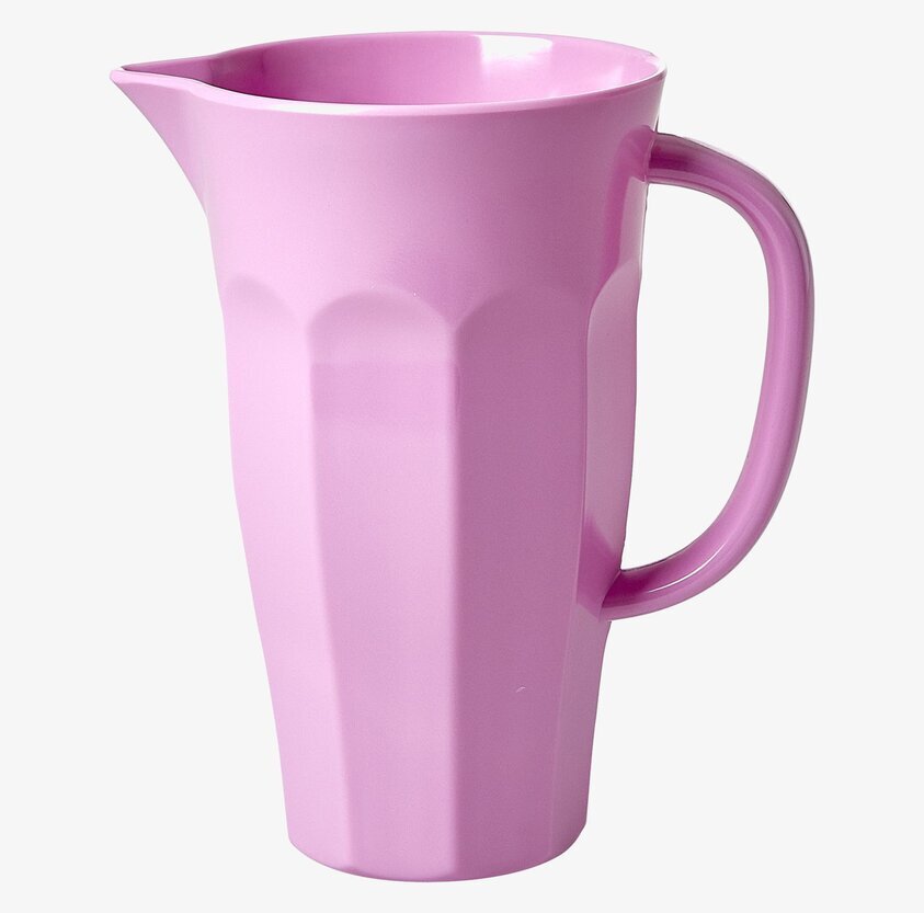 Liten Kanna Mörkrosa från Rice mot en vit bakgrund