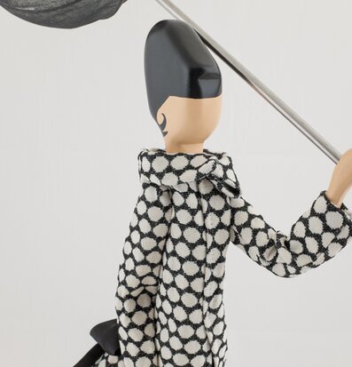 Bordslampa Ermioni från Skitso i trä med paraply-lampskärm