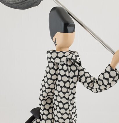 Bordslampa Ermioni från Skitso i trä med paraply-lampskärm