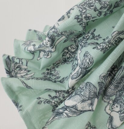 Bordslampa Aggela från Skitso med grönt tyg och änglamotiv