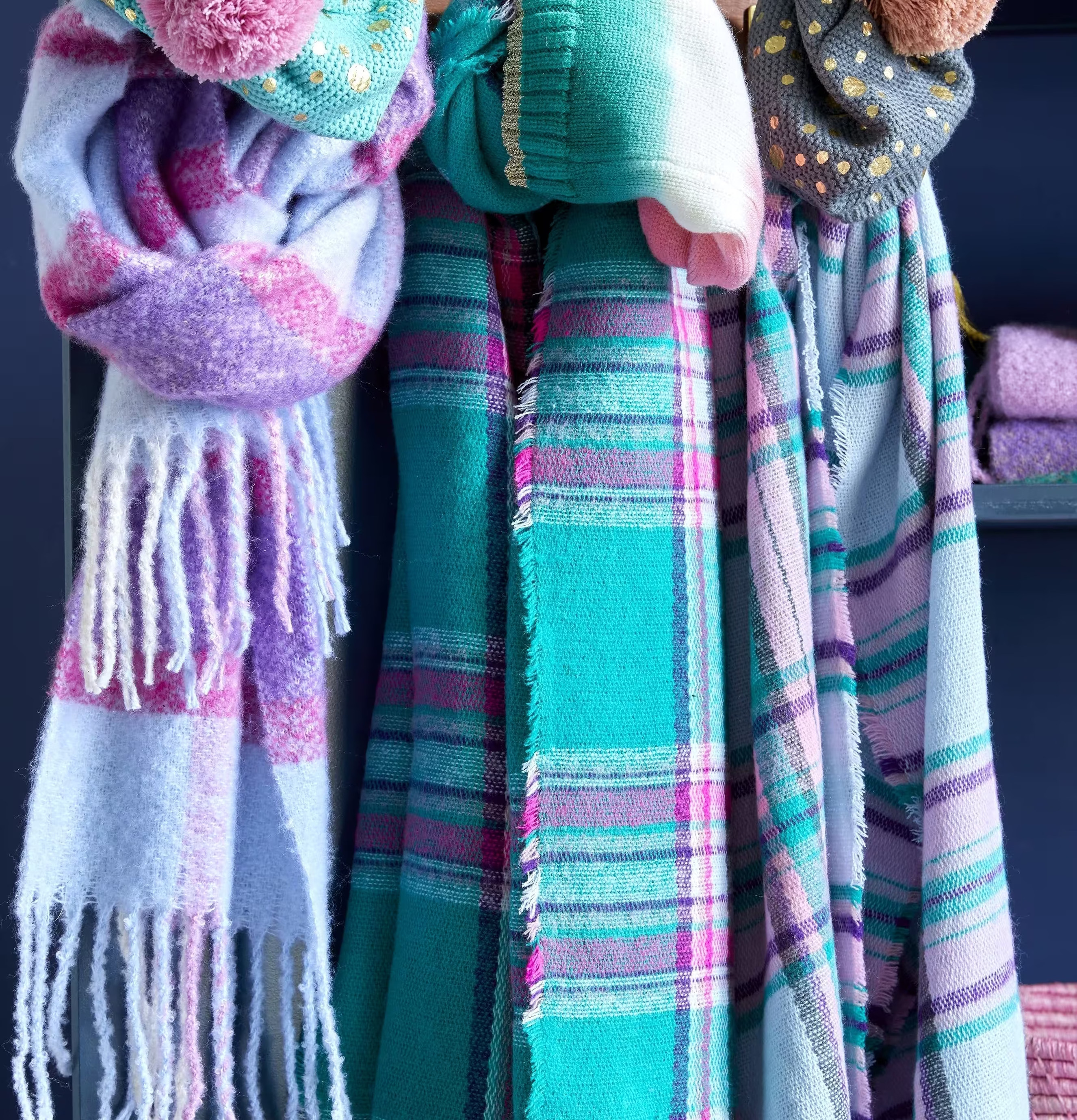 Mössa Turkos/Grön - Rice med guldiga prickar och rosa boll