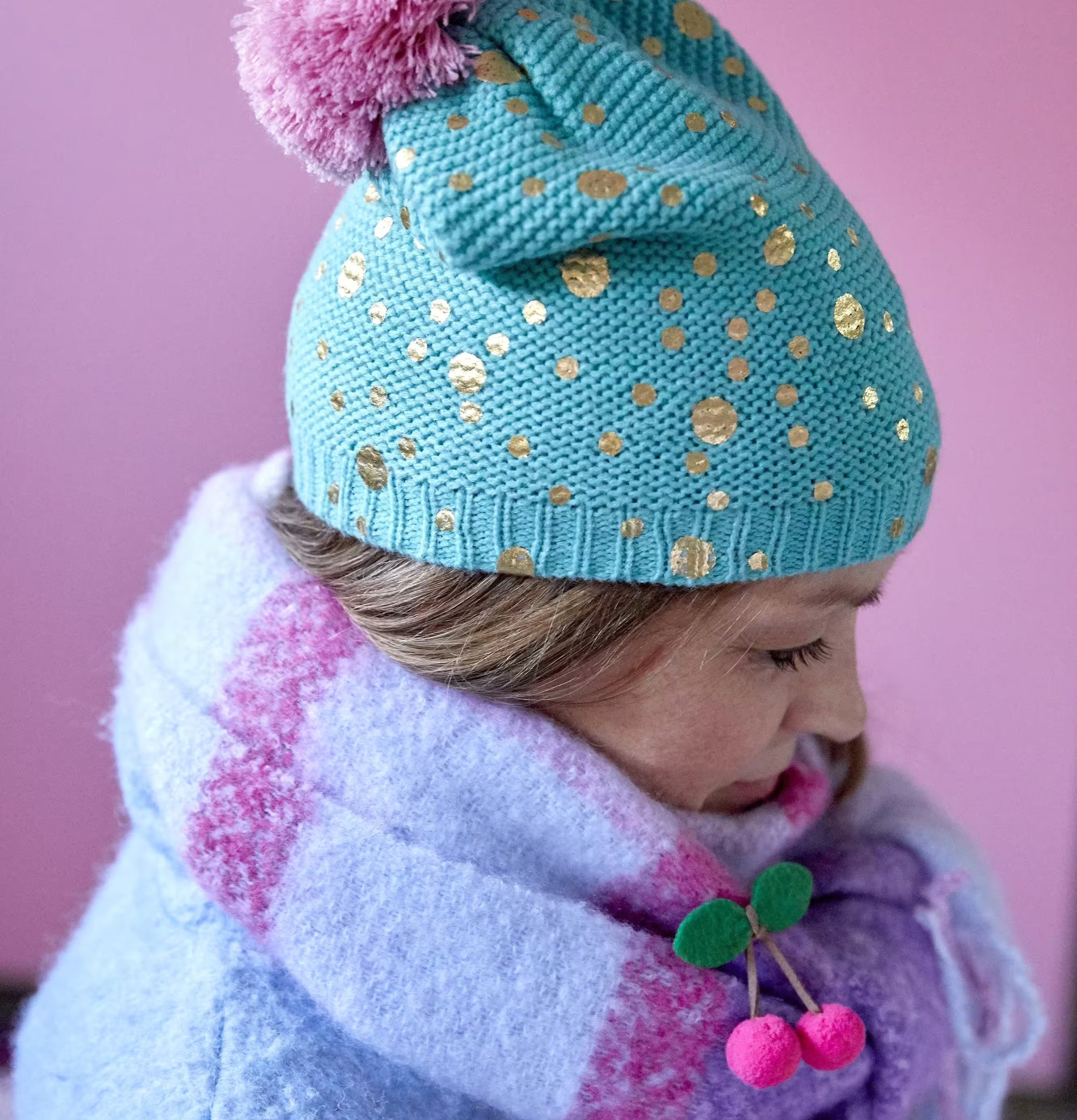 Mössa Turkos/Grön - Rice med gyllene prickar och rosa tofs