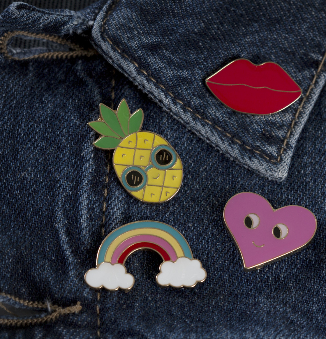 Blå jeansjacka med Pineapple-Pin Fashion från Sass & Belle