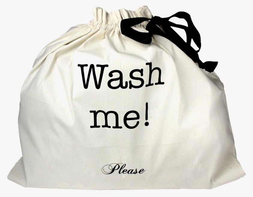 Förvaringspåse - Wash Me från Bag All, vit med svart text
